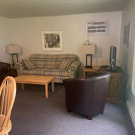 Colonial Bay Motel And Cottages ハンツビル エクステリア 写真