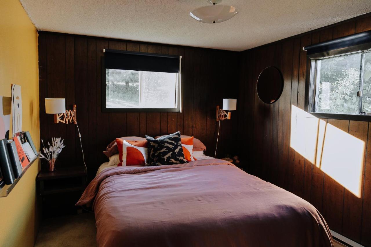 Colonial Bay Motel And Cottages ハンツビル エクステリア 写真
