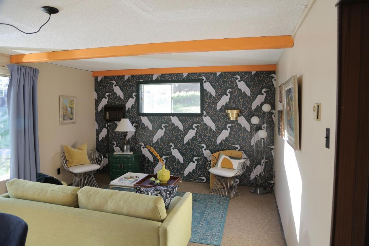Colonial Bay Motel And Cottages ハンツビル エクステリア 写真
