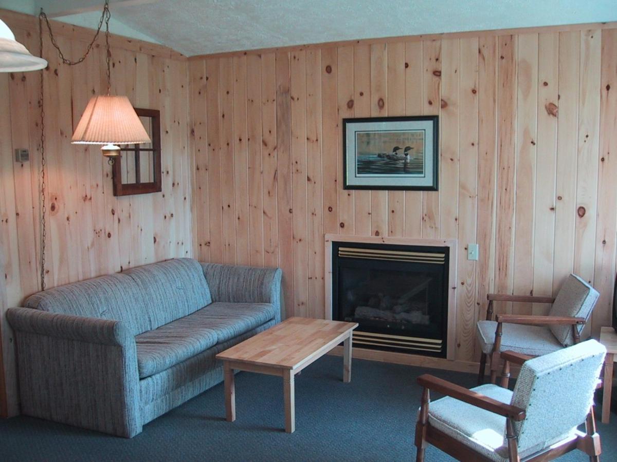 Colonial Bay Motel And Cottages ハンツビル エクステリア 写真