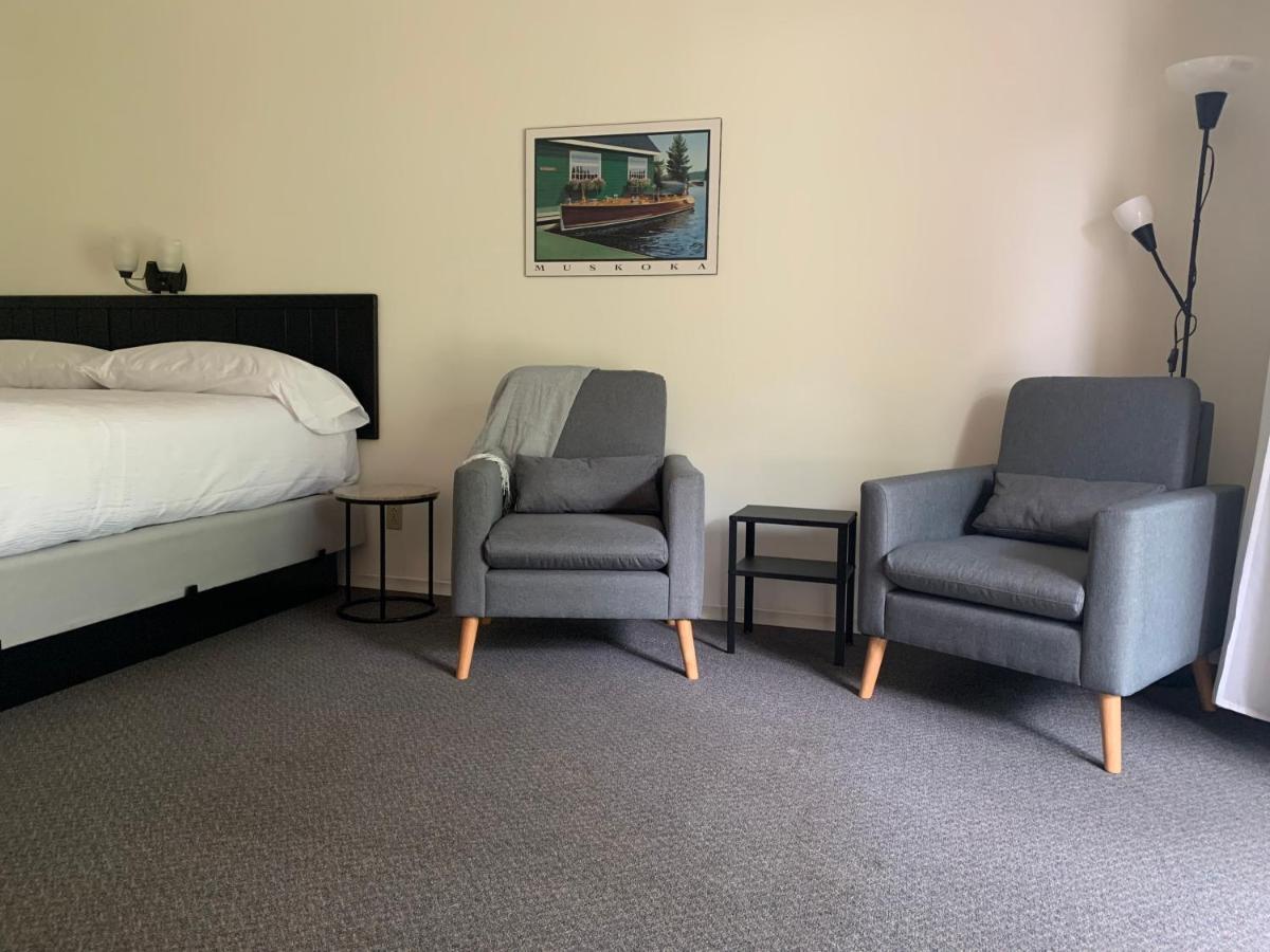 Colonial Bay Motel And Cottages ハンツビル エクステリア 写真