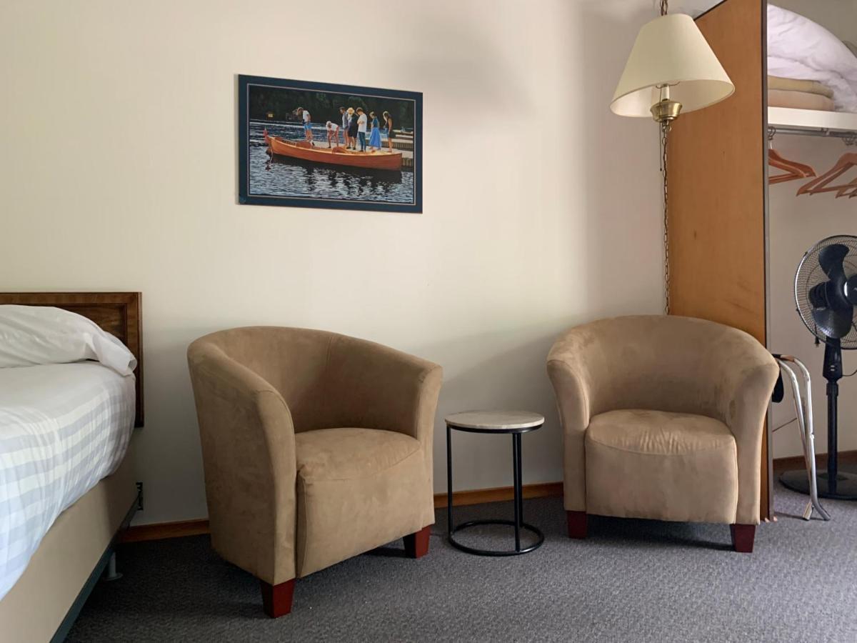 Colonial Bay Motel And Cottages ハンツビル エクステリア 写真