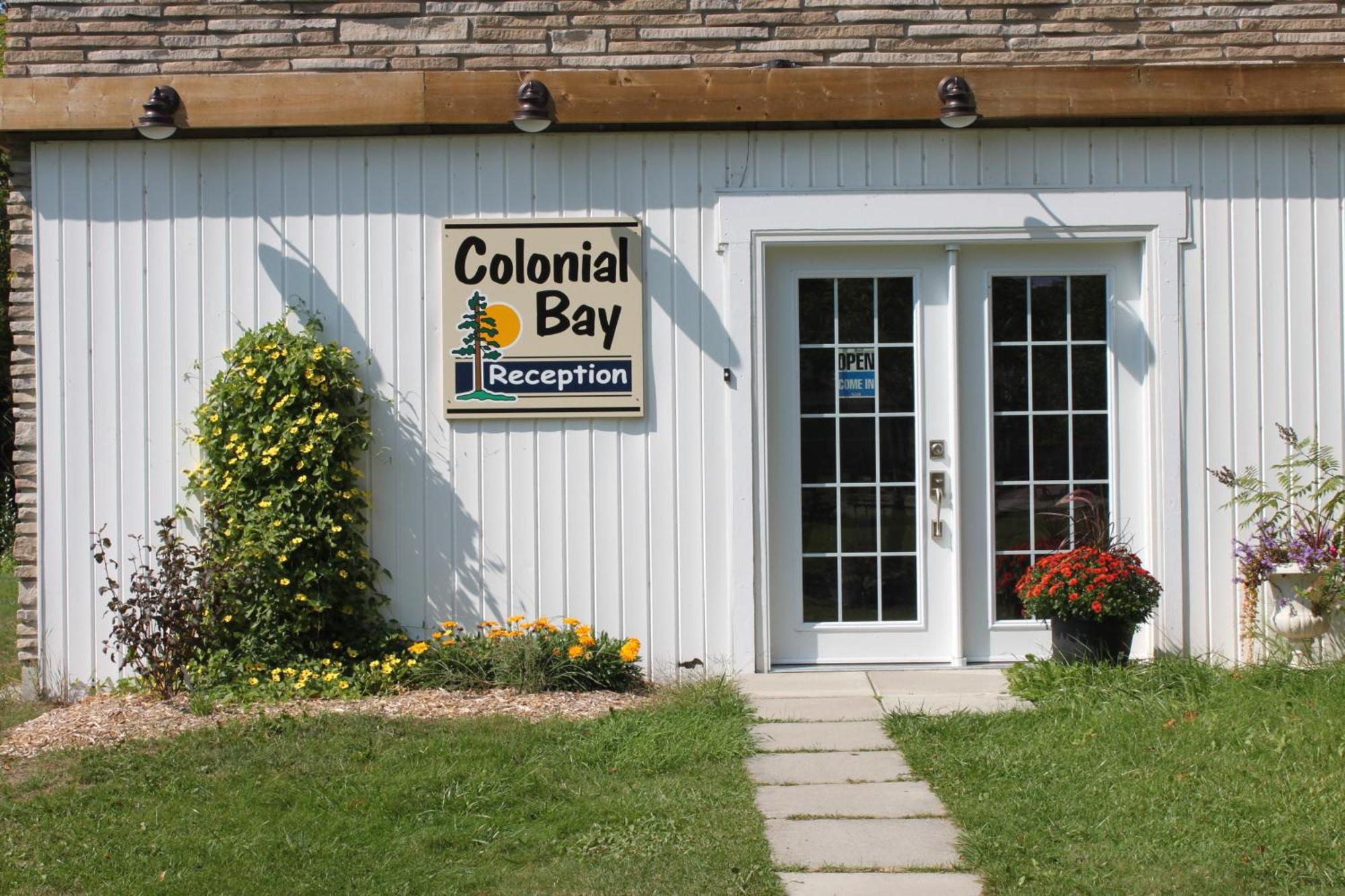 Colonial Bay Motel And Cottages ハンツビル エクステリア 写真