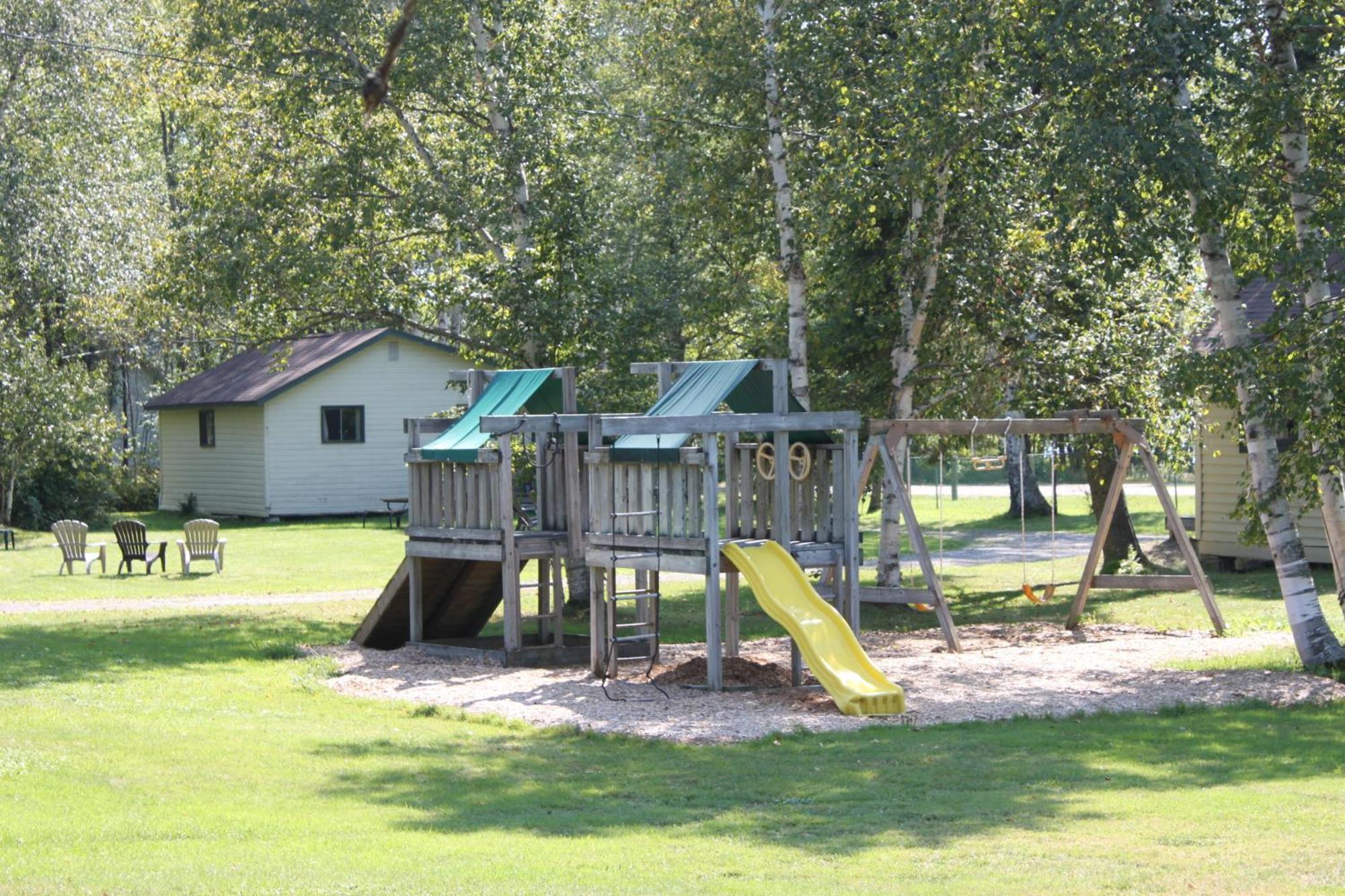 Colonial Bay Motel And Cottages ハンツビル エクステリア 写真