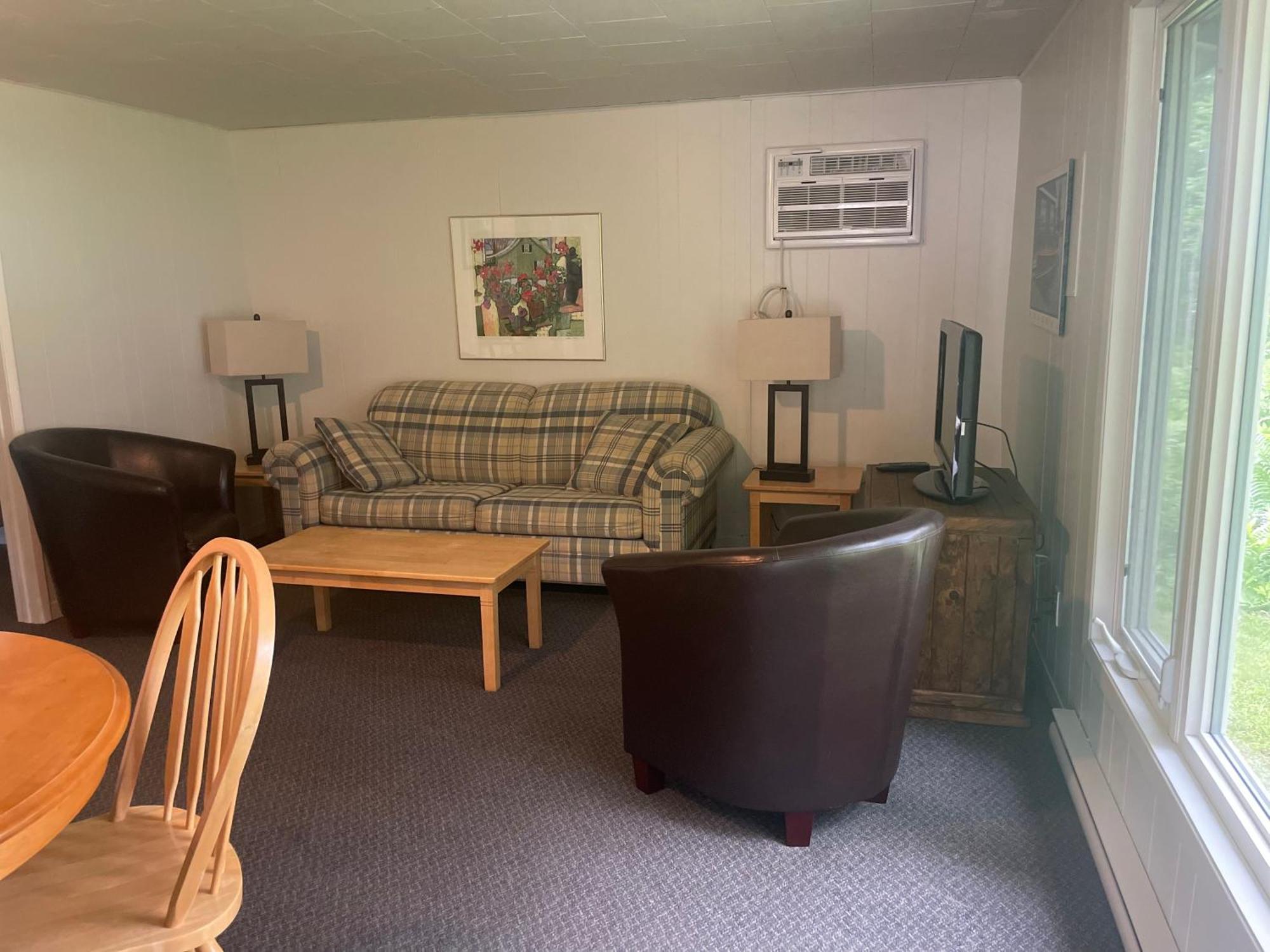Colonial Bay Motel And Cottages ハンツビル エクステリア 写真