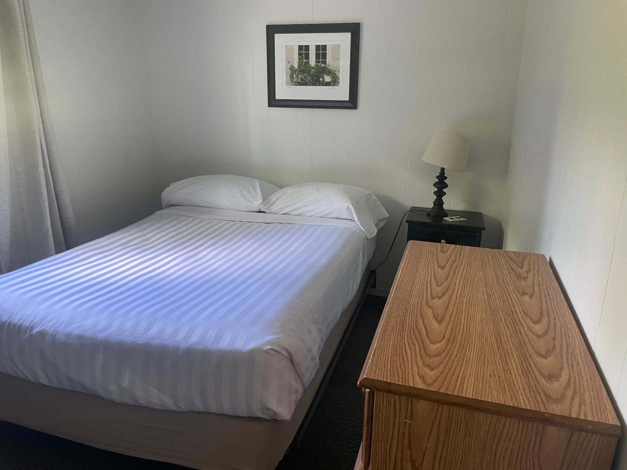 Colonial Bay Motel And Cottages ハンツビル エクステリア 写真