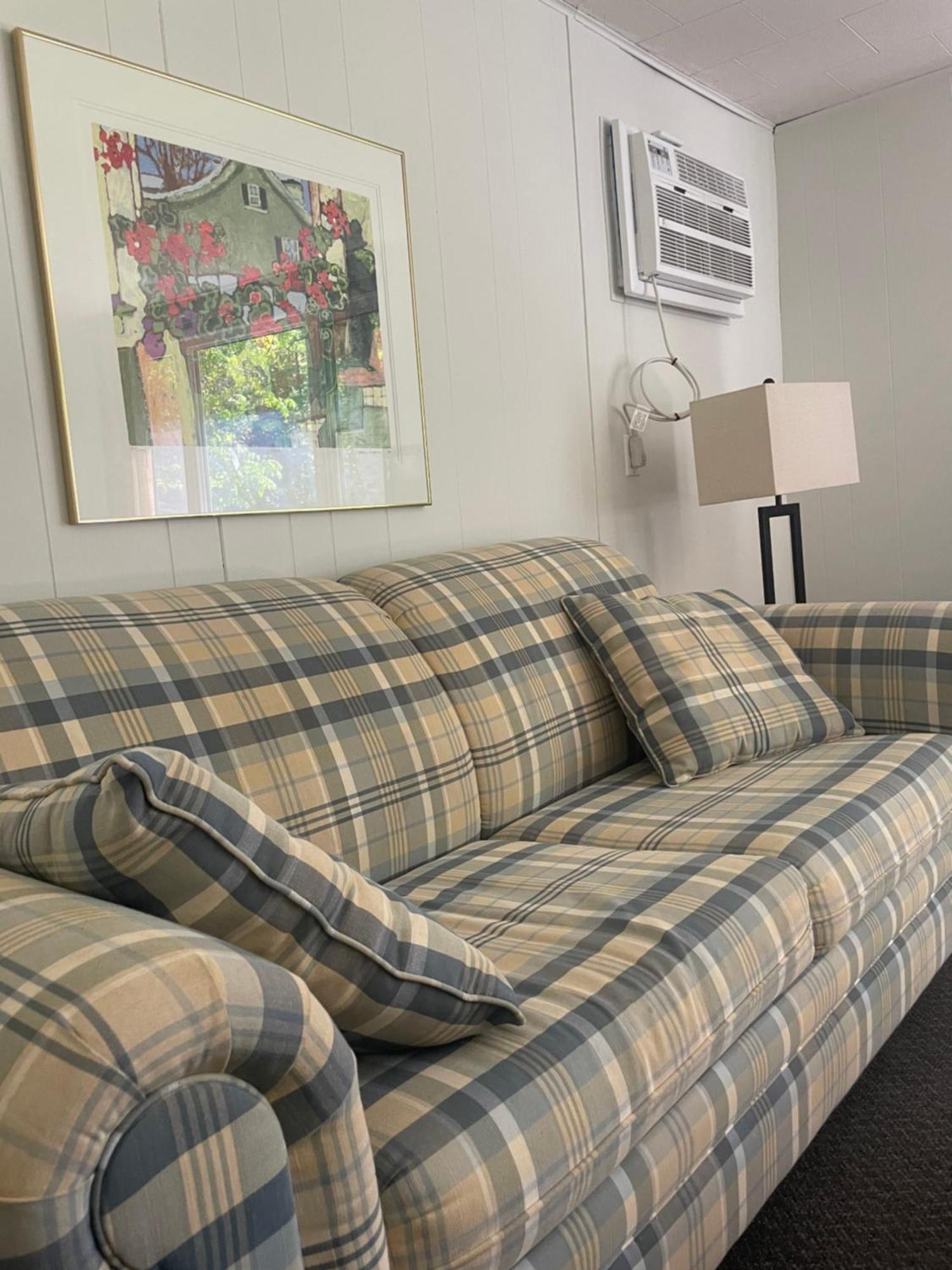 Colonial Bay Motel And Cottages ハンツビル エクステリア 写真
