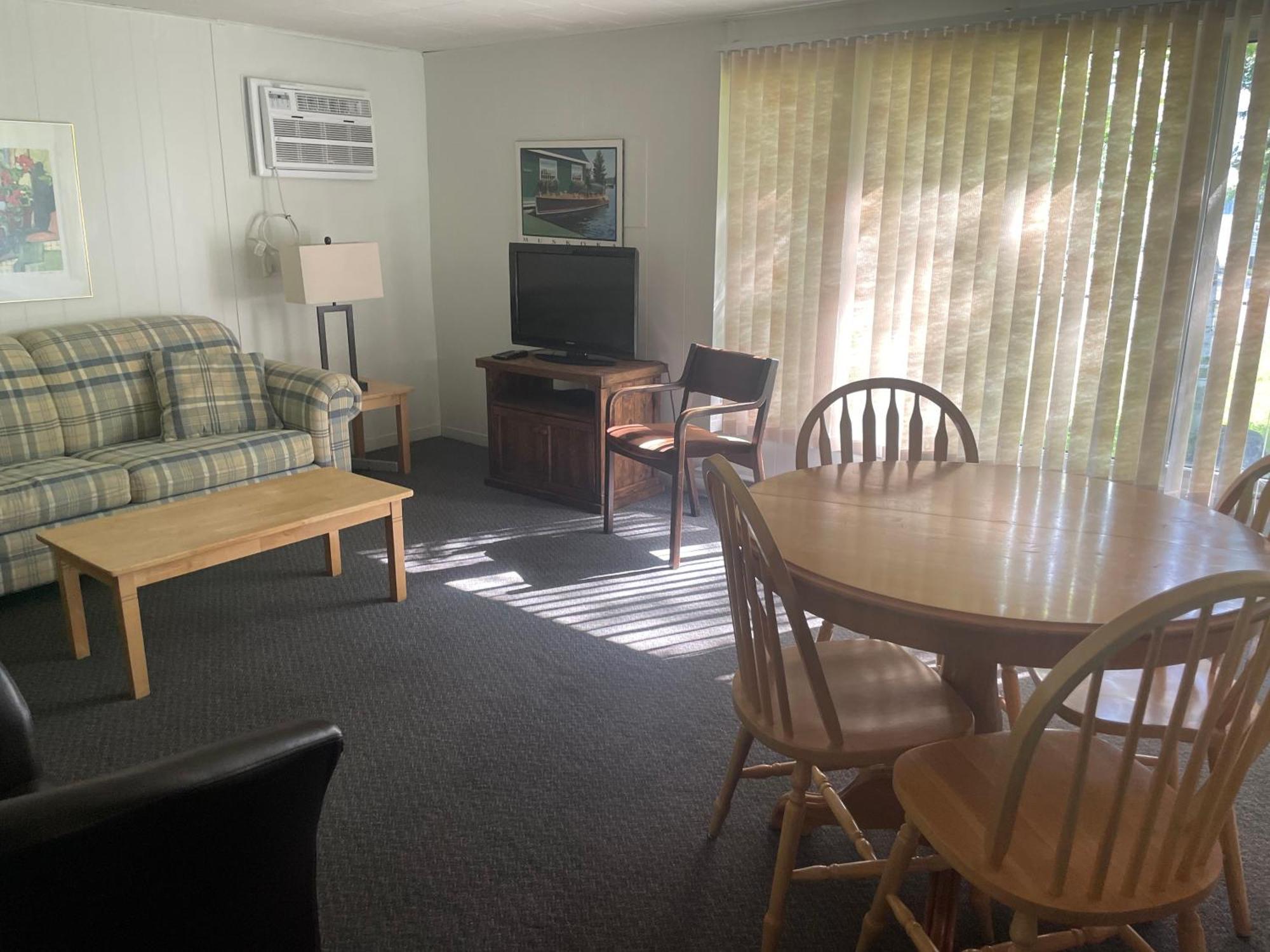 Colonial Bay Motel And Cottages ハンツビル エクステリア 写真