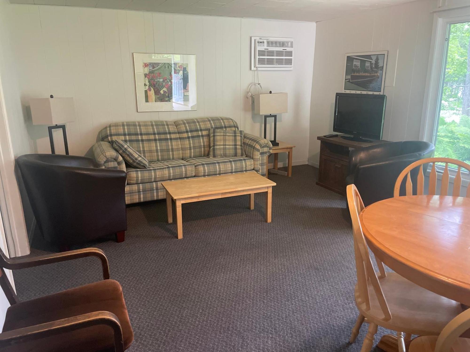 Colonial Bay Motel And Cottages ハンツビル エクステリア 写真