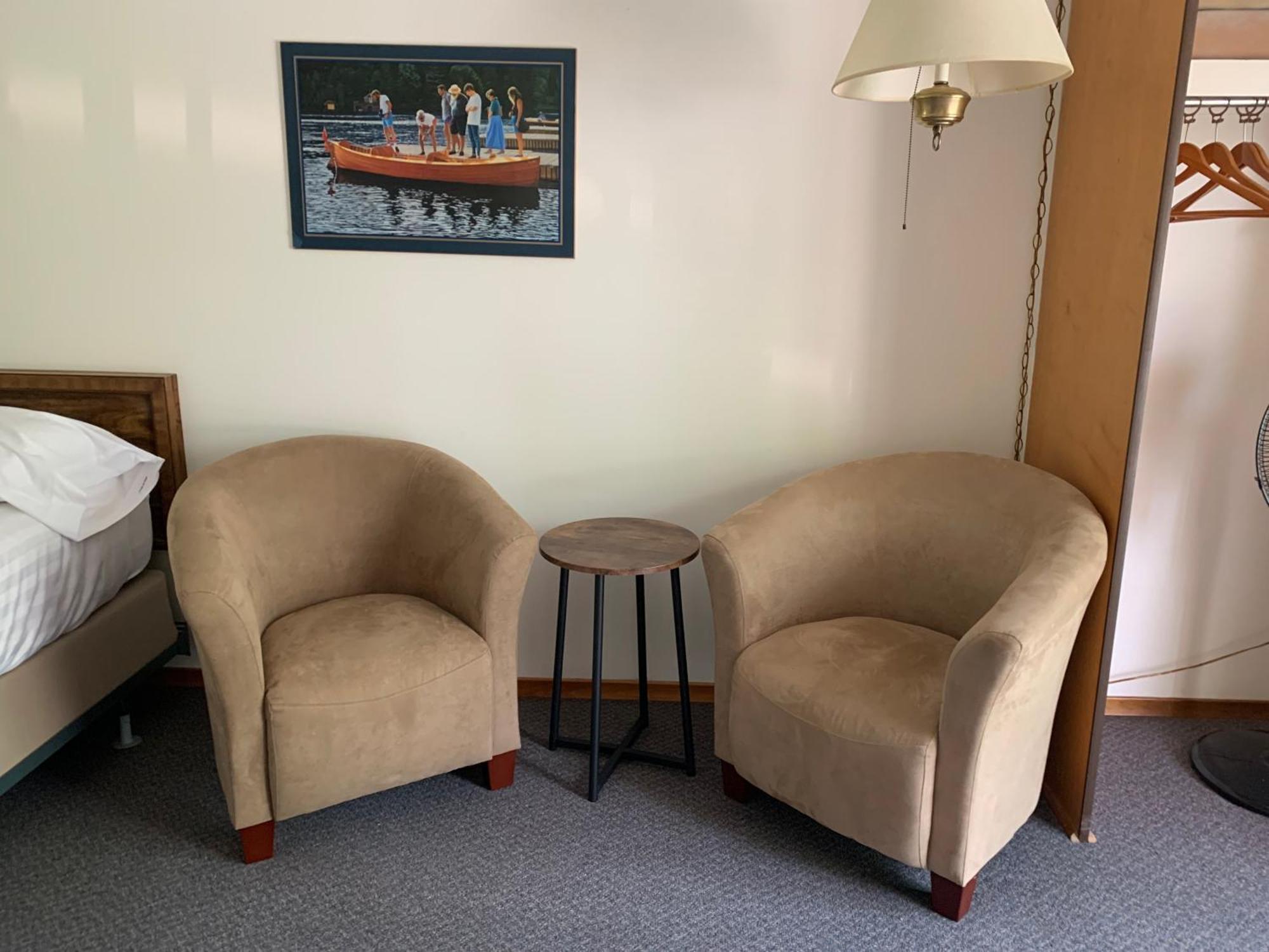 Colonial Bay Motel And Cottages ハンツビル エクステリア 写真