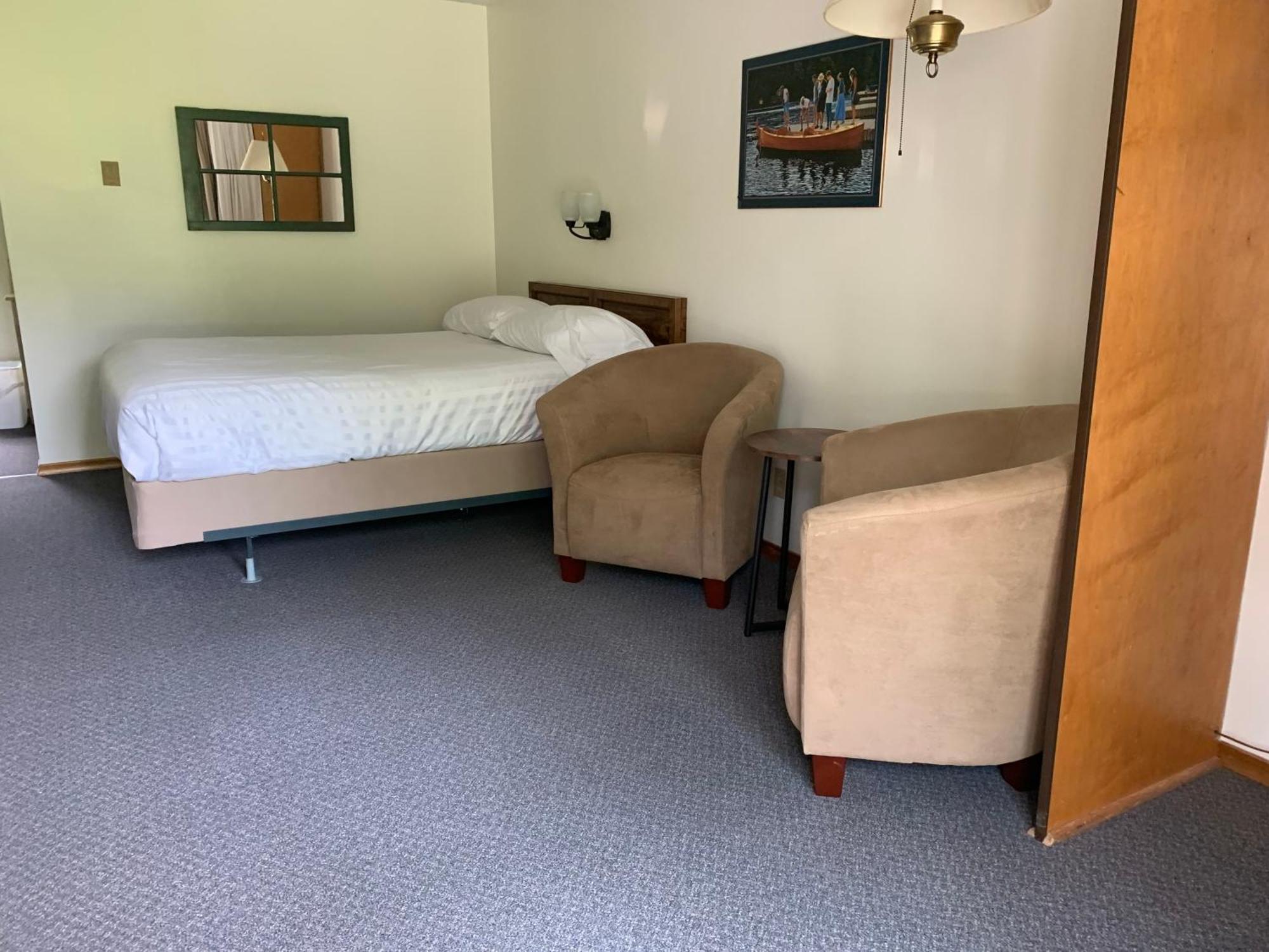 Colonial Bay Motel And Cottages ハンツビル エクステリア 写真