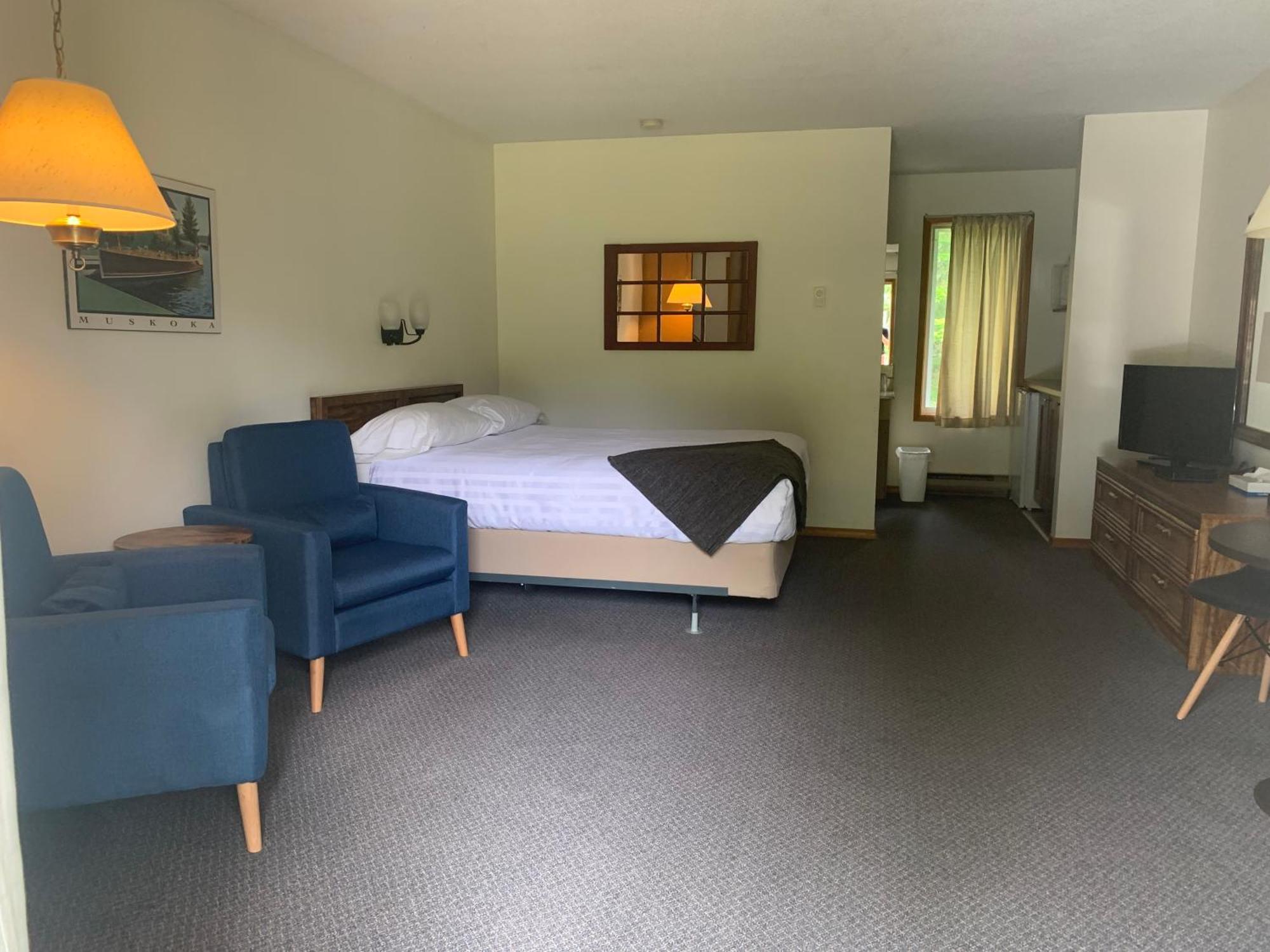 Colonial Bay Motel And Cottages ハンツビル エクステリア 写真